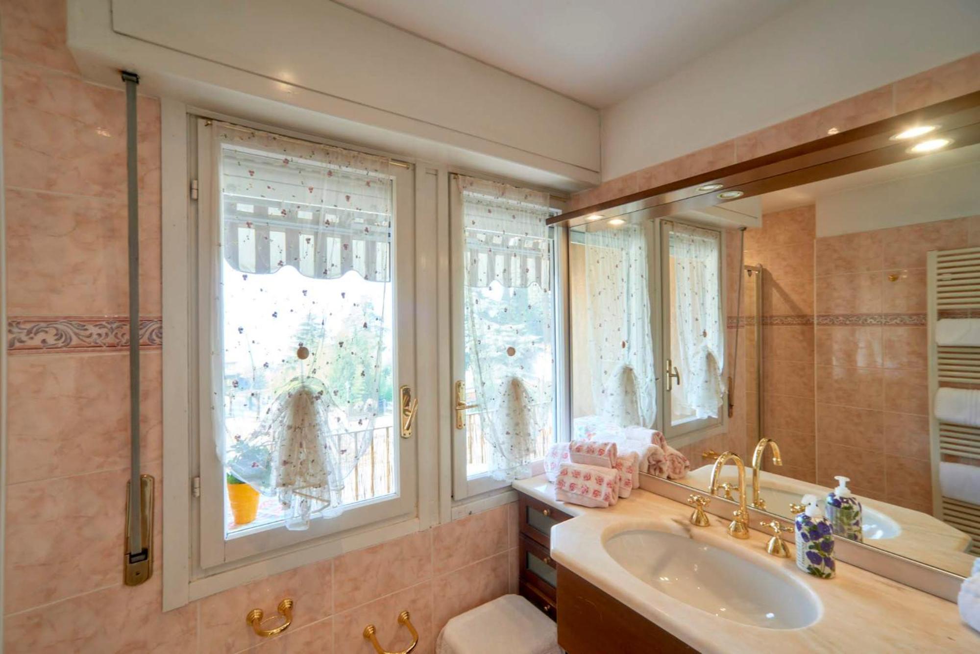 Tosca House 2 Bed and Breakfast Βαρένα Εξωτερικό φωτογραφία
