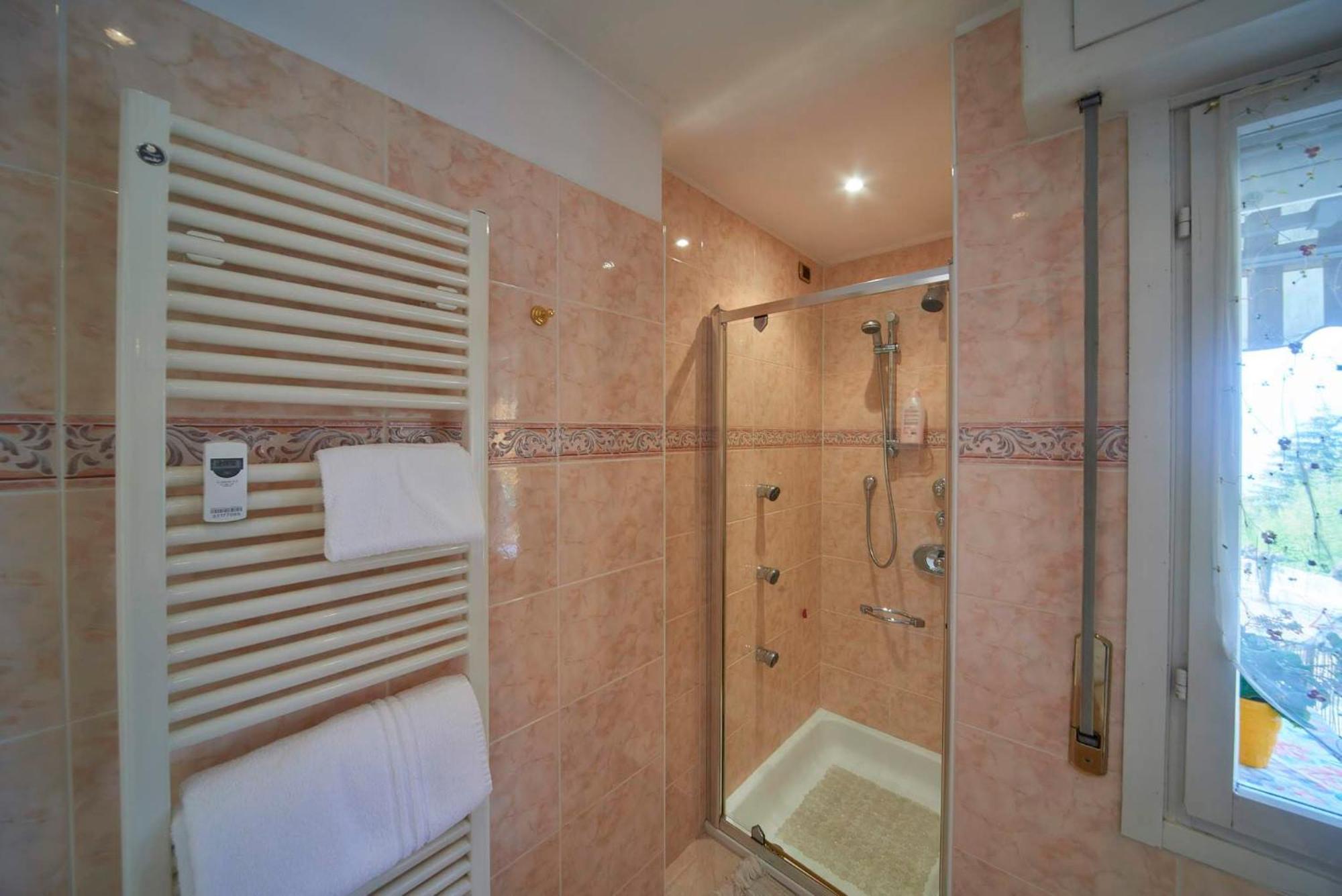 Tosca House 2 Bed and Breakfast Βαρένα Εξωτερικό φωτογραφία