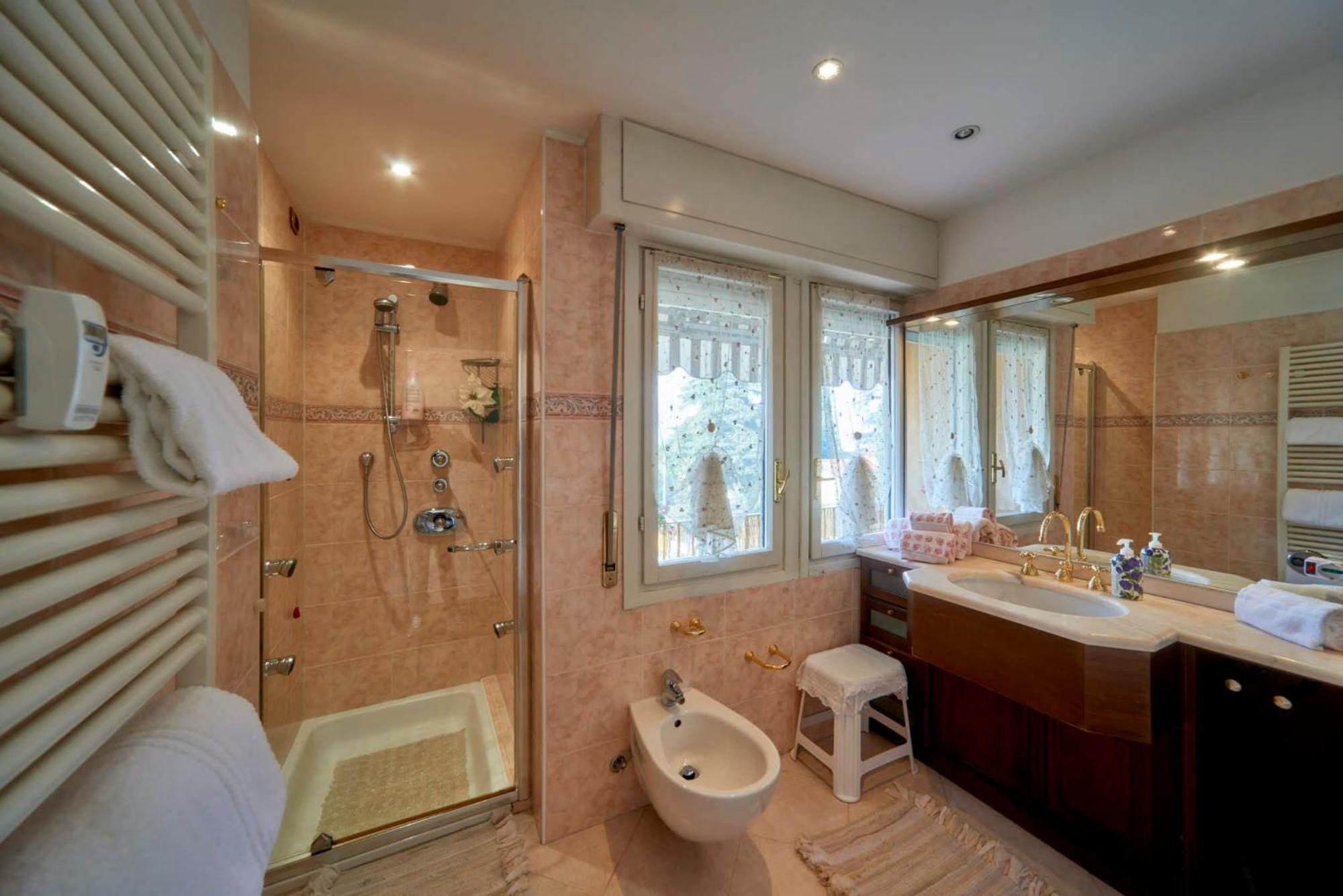 Tosca House 2 Bed and Breakfast Βαρένα Εξωτερικό φωτογραφία